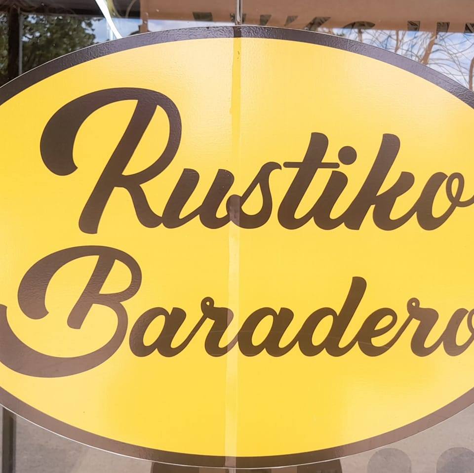Logo Rustiko Baradero